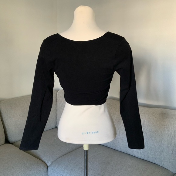 Black V-Neck Crop Top - Picture 3 of 4